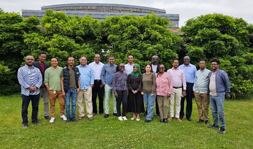 Course participants on SLU grounds